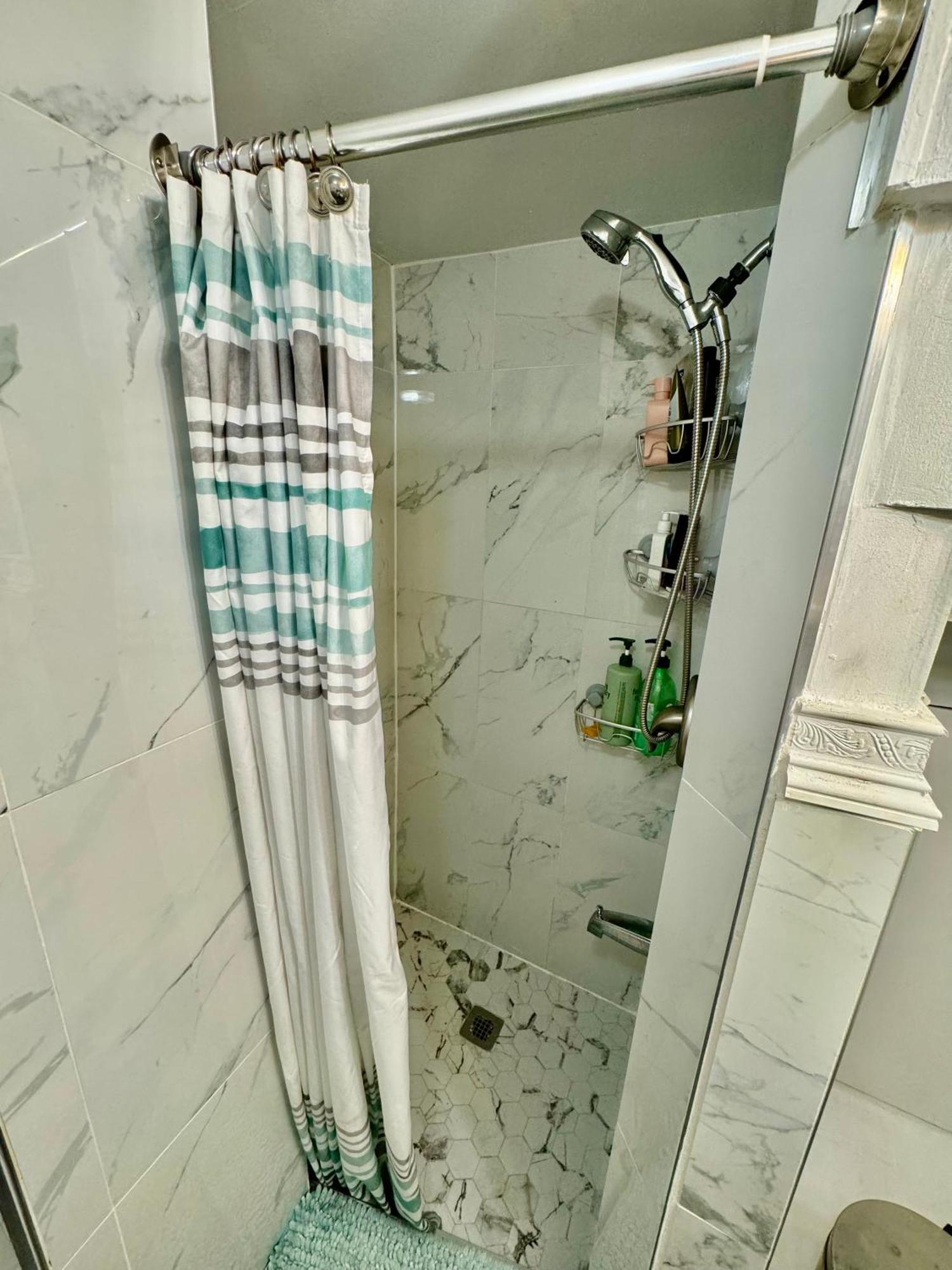 Tiny Private Room On The 1St Floor With Shared Bathroom Near Seatac Airport And Downtown Сиэтл Экстерьер фото