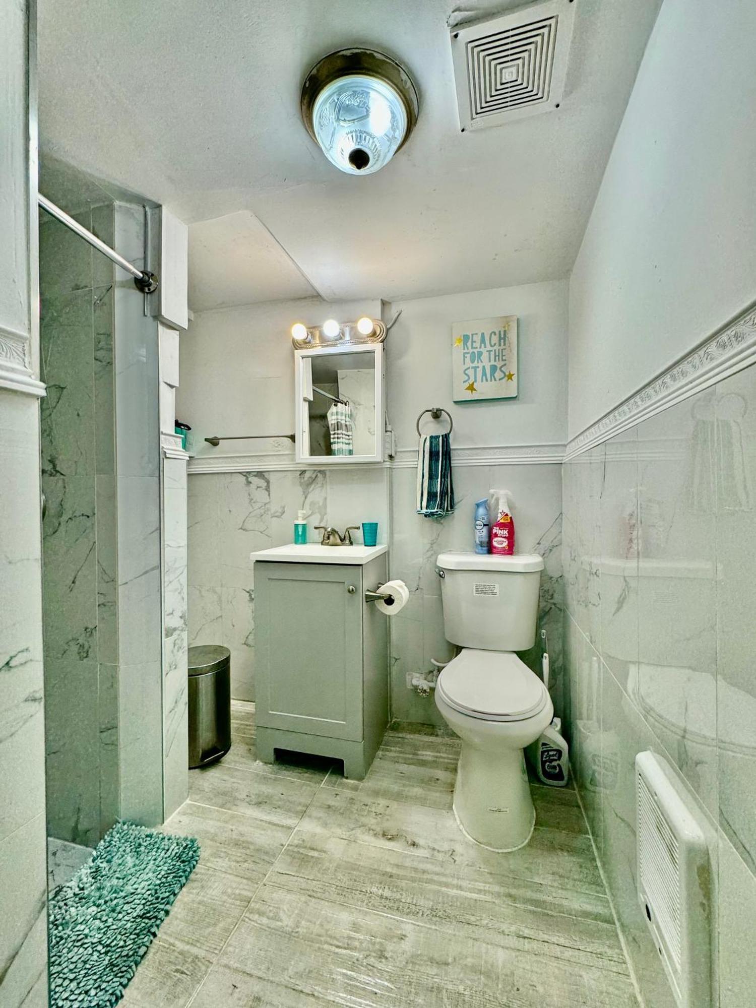 Tiny Private Room On The 1St Floor With Shared Bathroom Near Seatac Airport And Downtown Сиэтл Экстерьер фото